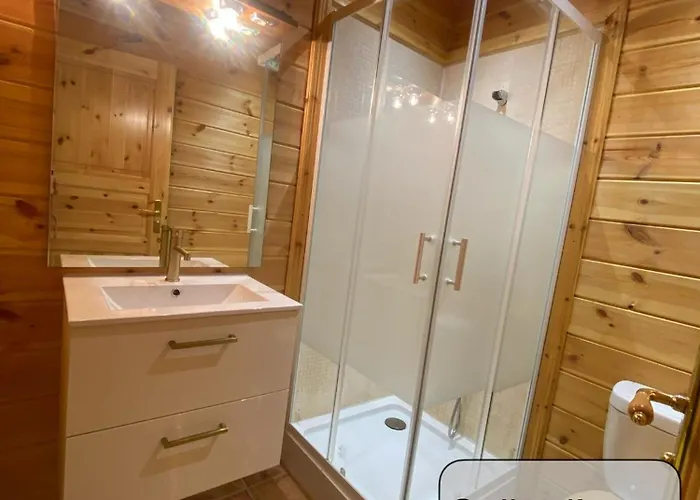 Chalet Chaleureux Pres L'andorre . *